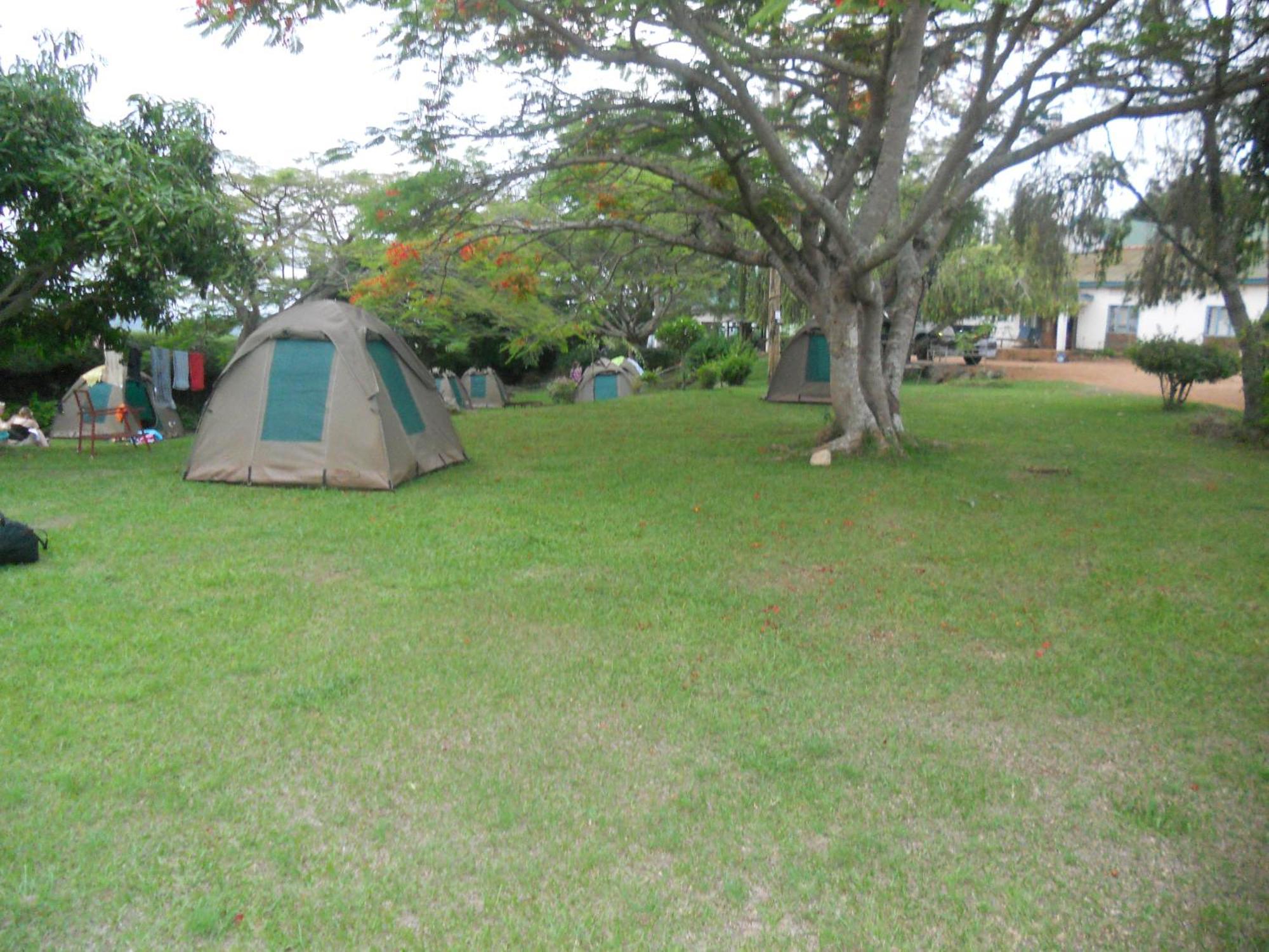 Masaka Backpackers, Tourists Cottage & Campsite Exterior photo